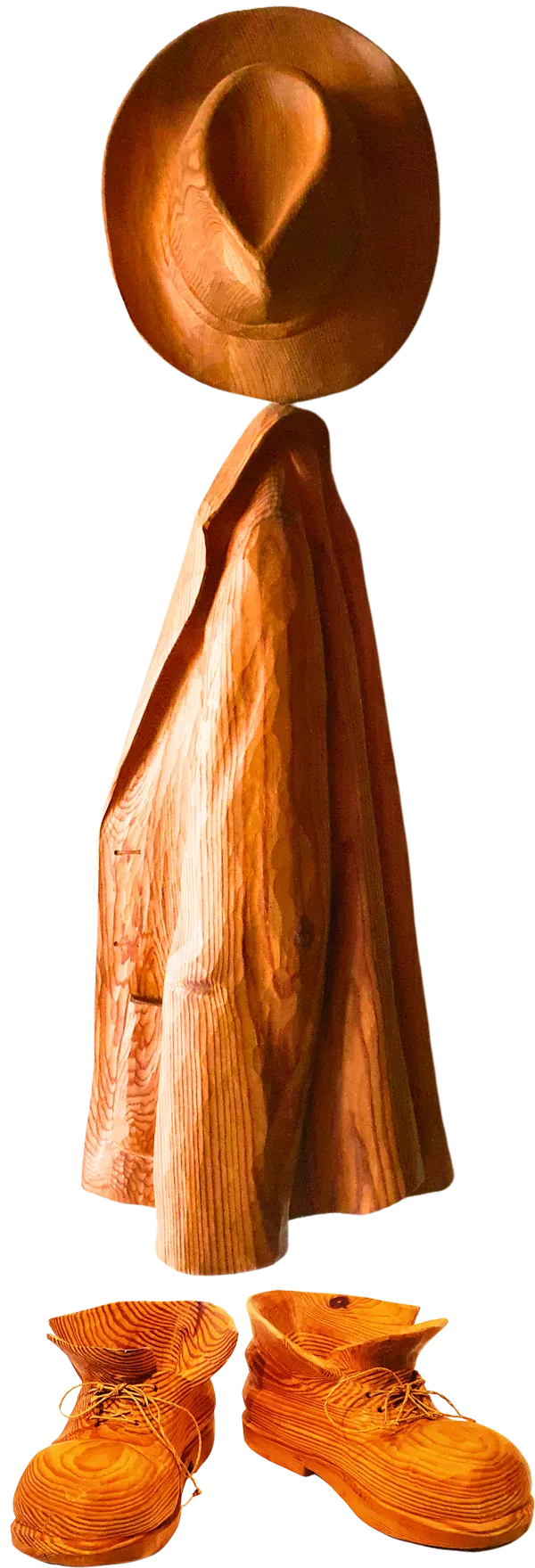 Geschnitzte Holzskulptur: Hut, Jacke und Schuhe